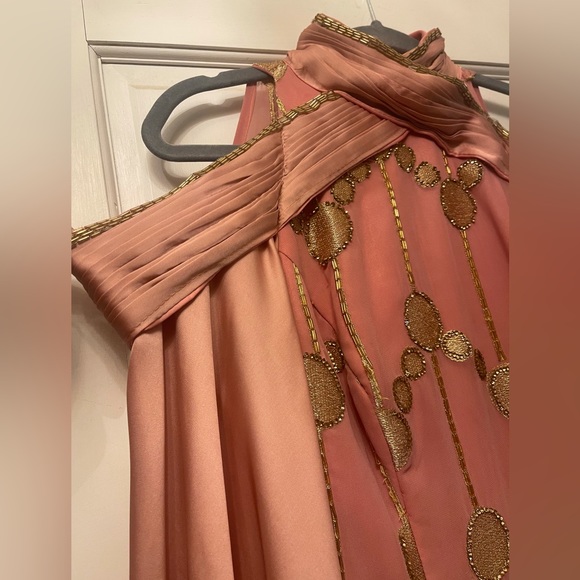 Dresses - Picture 4 of 5